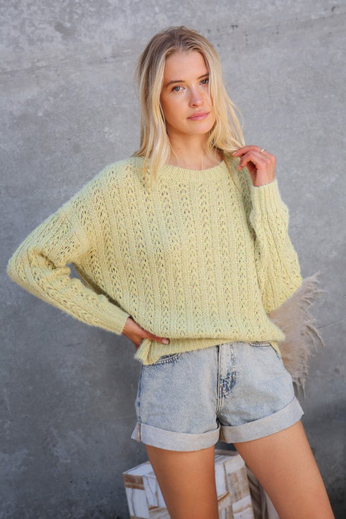 OVERSIZED KNIT SWEATER